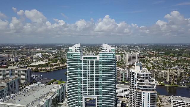  Prise de vue par drone (DJI Mavic Pro Platinum) face au Westin Diplomat Hotel (hauteur : 444 pieds) - Photo Massih Persian