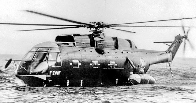 Le SA 3210-02 Super Frelon F-ZWWF lors des tests de flottabilité - Photo DR