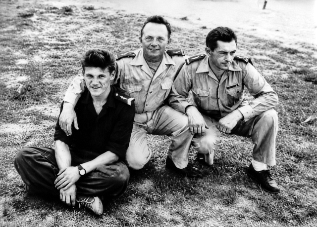 De gauche à droite : Sergent Fortin (mécanicien), adjudant Georges Le Goff (mécanicien) et l'adjudant-chef Henri Bartier (pilote)- Photo DR collection Valérie André