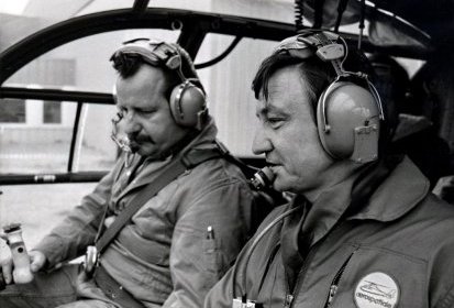 Jacques Grandin pilote Sécurité civile Base de Paris en compagnie de (...)