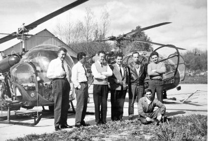 Les équipages devant le Bell 47 et l'Alouette 2 F-BJHN de la Protection (...)