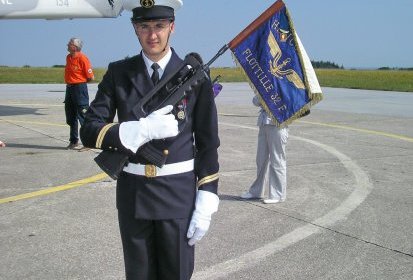 Le Drapeau de la 32 F - Flottille du Super-Frelon - Photo © Claude (...)
