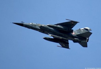 Mirage F-1CR 112-NP à fond de 300mm désolé pour la qualité - Photo © Christophe (...)