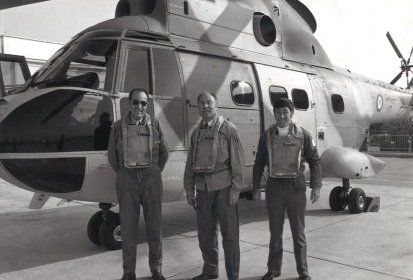 Emile Faragou avec un Puma pour un convoyage de Marignane à Singapour - (...)