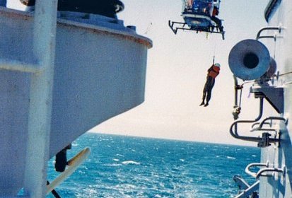 Hélitreuillage avec l'Alouette II Gendarmerie - Photo collection R. (...)