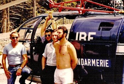 Prêt et montage du treuil rouge sur l'Alouette III Gendarmerie, été (...)