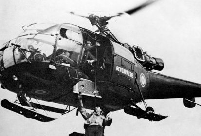 Treuillage avec treuil de 25 mètres sur Alouette III de la Gendarmerie (…)