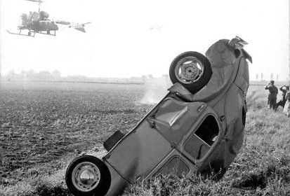 Bell 47 Gendarmerie en vol (plaque sur poutre de queue) intervention suite à (…)