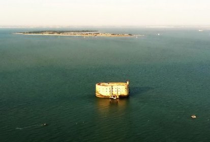 Le fort Boyard survolé le 8 juillet - Photo © Azur Hélicoptère