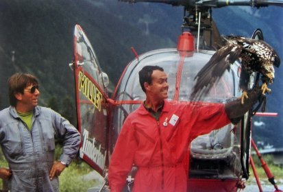Pascal Brun devant le SA-315B Lama F-GECS du SAF - Photo © X - Collection (...)