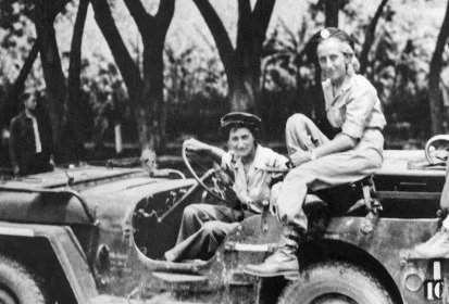 Le médecin capitaine Valérie André aux commandes d'une Jeep Willys en (…)