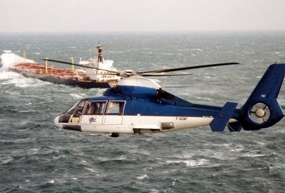 Le Dauphin N F-GEBF est équipé du dispositif de flottabilité - Photo (...)