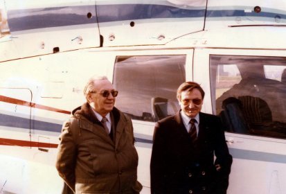 Charles Marchetti et JMP devant le Dauphin du record - Photo collection (...)