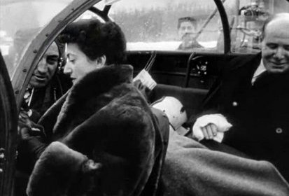 Valérie André et Alexis Santini, blessé, dans l'une des Alouette II de (...)