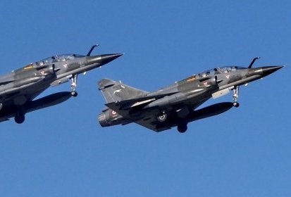 Clin d'œil aux deux monstres du meeting ! Mirage 2000N - Photo © Patrick (...)