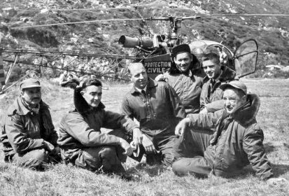 Devant l'Alouette 2 F-BIFM avec de g a d Louis Maret, Jean Le Gac, (...)