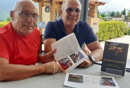 Francis en compagnie de Vincent Saffioti pour la présentation du livre (...)