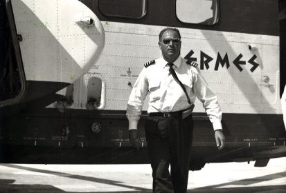 Emile Faragou avec le « Super Frelon » F-OCMF en arrière-plan pour la (...)