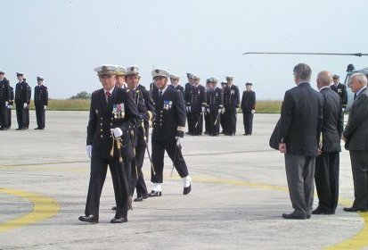 Les Autorités lors de l'adieu au Super-Frelon - Photo © Claude (...)