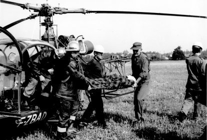 Alouette 2 F-ZBAD Protection civile avec sortie de la civière, photo après (...)