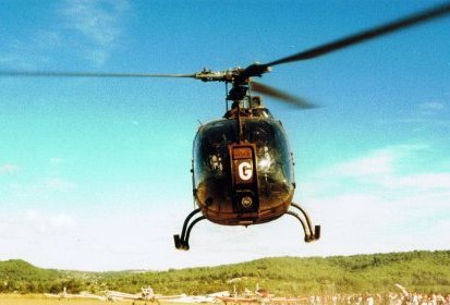 Démonstration en vol sur Gazelle à Narbonne en 2001- Photo © Ch. (...)