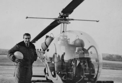 Bell 47 G2 et pilote - Photo collection famille Rigaux