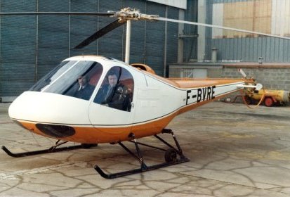 Jean-Marie Potelle aux commandes de l'Enstrom F28A F-BVRE - Photo © X - (...)