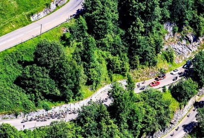 Entre Saint Girons et Bagnères, les vélos au fait ! - Photo © Azur (...)