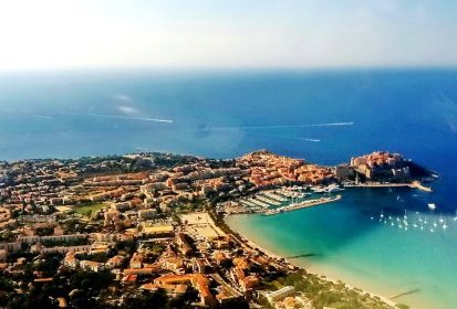 Arrivée de l'étape à Calvi - Photo © Azur Hélicoptère