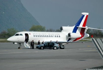 Le Falcon 7X F-RAFA Carla One sur le tarmac de Chambéry/Aix - Photo © (...)
