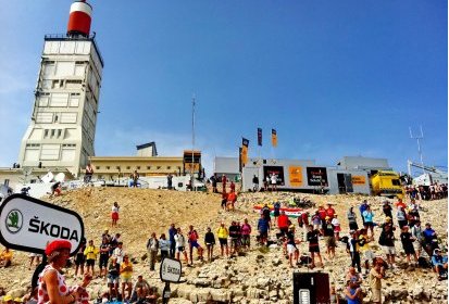 Foule maximum pour le Ventoux à 1911m - Photo © Azur Hélicoptère
