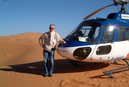 Sur le Paris-Dakar 2004 avec l'AS 350 F-GMAT - Photo collection (...)