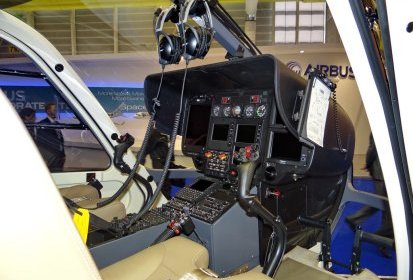 Cockpit de l'EC 135 P2+ HB-ZTJ - Photo © Patrick Gisle