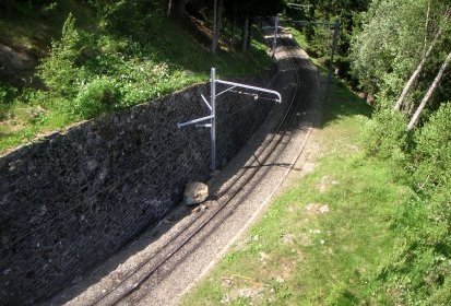Le rocher tombé sur la voie du Montenvers - Photo © Jean-Marie (...)