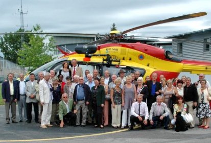 Une rencontre de retraités à Annecy devant l'EC 145 - Photo R. (...)