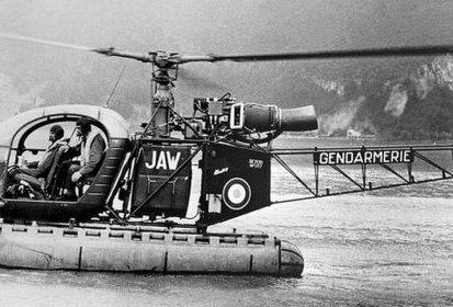 Alouette 2 F-MJAW équipée boudins posée sur le lac d'Annecy avec (…)