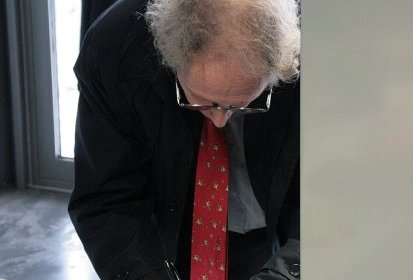 Gérard Feldzer, en train de mettre la dernière main à son discours - Photo © (...)