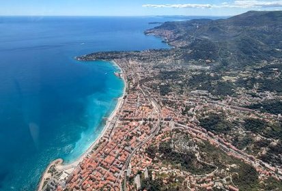 Vue aérienne de Menton - Photo Tilio Gothié