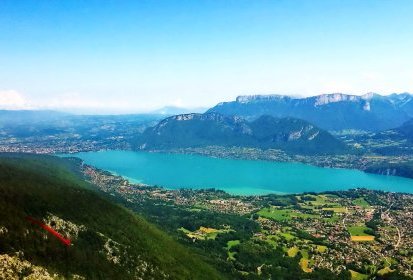 Sous le Semnoz, le lac d'Annecy - Photo © Nico Dotto