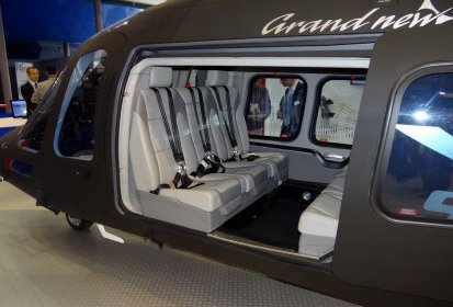 La cabine arrière de l'AW109 Grand New en configuration VIP six places (...)