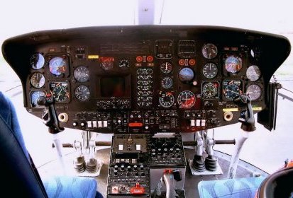 Tableau de bord du SA 365 - Photo Claude Cluchier - collection (...)
