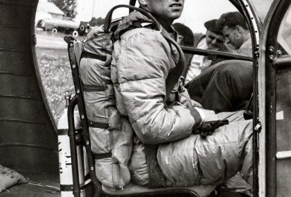 Jean Boulet à bord de l'Alouette II SE 3150 N°002 F-ZWVB, le 13 juin 1958 (...)