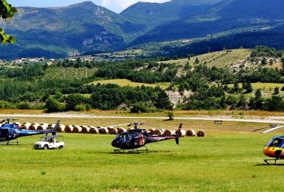Attention au souffle pour la Méhari - Photo © Azur Hélicoptère