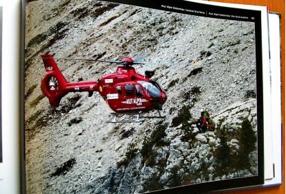 Extrait du livre "Helicopter Rescue in the Alps" - Photo F. (...)