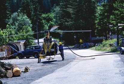 Ravitaillement du Lama F-GIBK (CMBH) rotor tournant - Photo © Philippe (...)