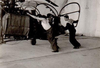 Sortie du hangar pour l'Alouette II F-BJHN de la Protection civile à (...)